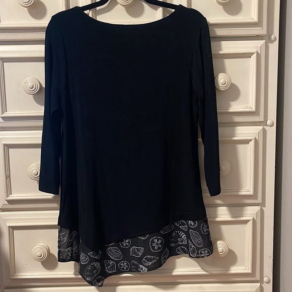 Euc Chico’s Travelers Classic Seashell-Trim Top. - Picture 4 of 8